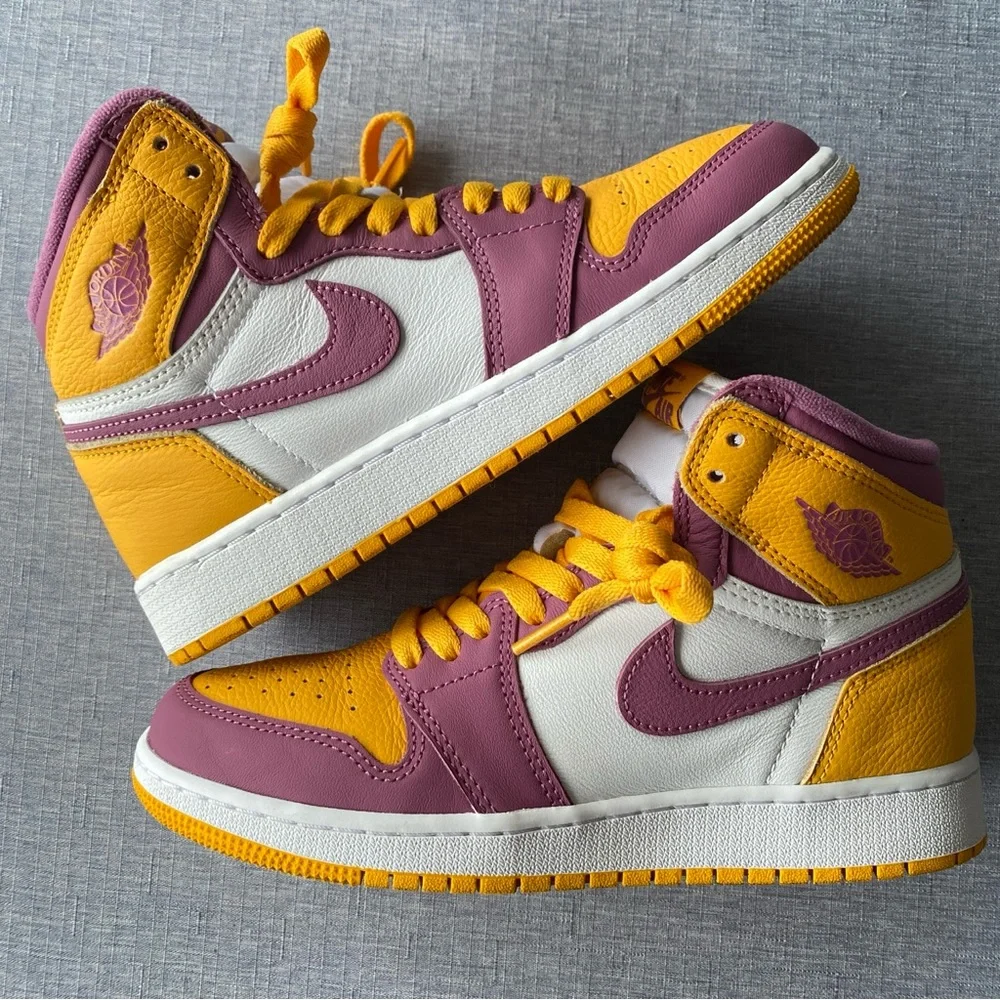 Nike | Air Jordan 1 Retro High OG "Brotherhood" sneakers - Picture 6 of 16
